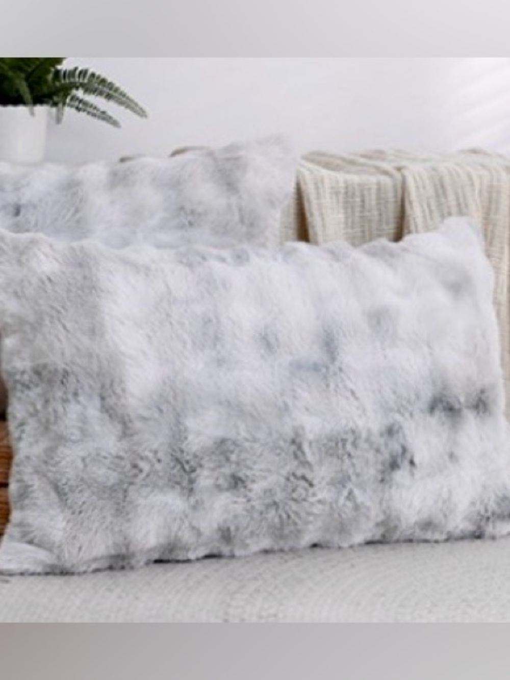 NEW Room 2 Room Faux Fur Pillowcase
Cover